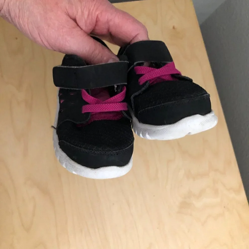NIKE Flex Sneakers